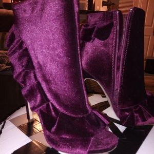 Burgundy Crushed Velvet high heels W size 8